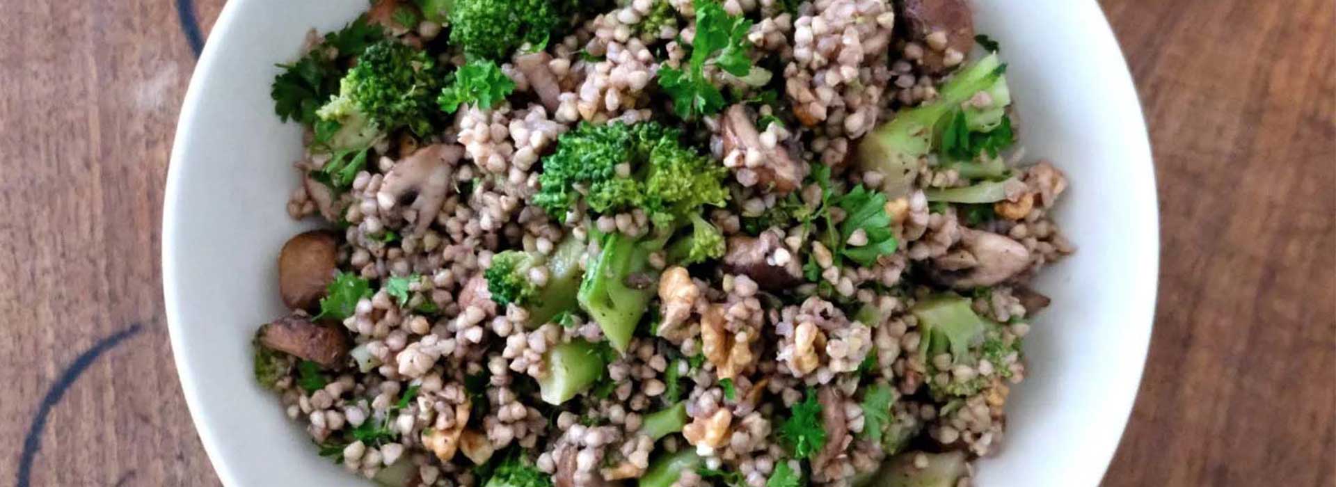 Herbstliche vegane Buchweizenpfanne
