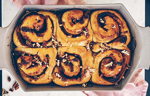 Vegane Cinnamon Rolls mit Pekannüssen