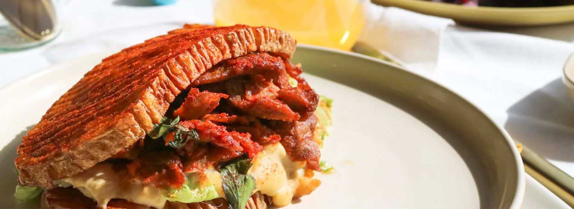 Veganes Herdöpfel-Sandwich mit «Pulled Pork»