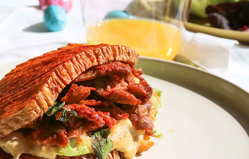 Veganes Herdöpfel-Sandwich mit «Pulled Pork»