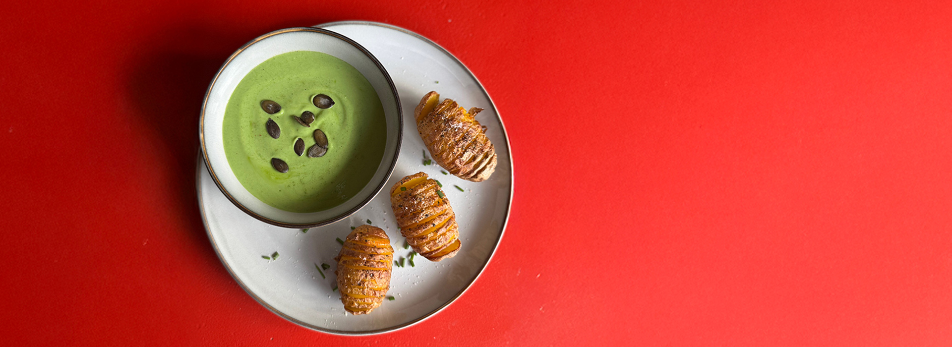 Vegane Ofenkartoffeln mit Bärlauchdip