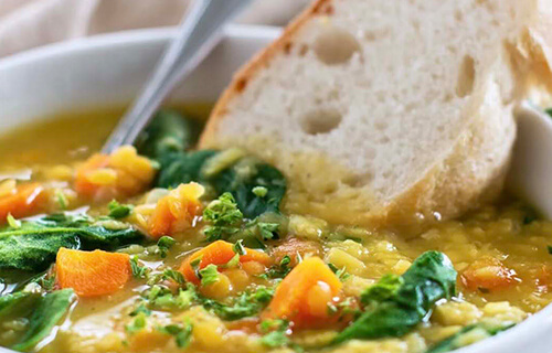 Vegane Linsensuppe mit Spinat
