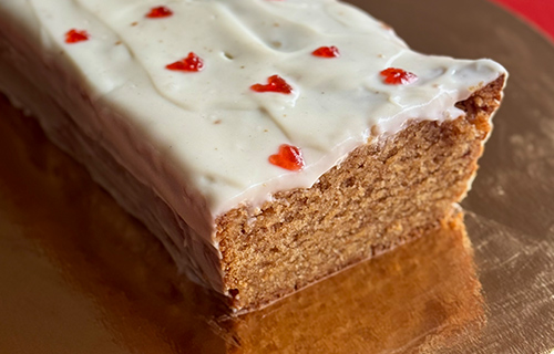 Veganer Kuchen mit weisser Schokolade