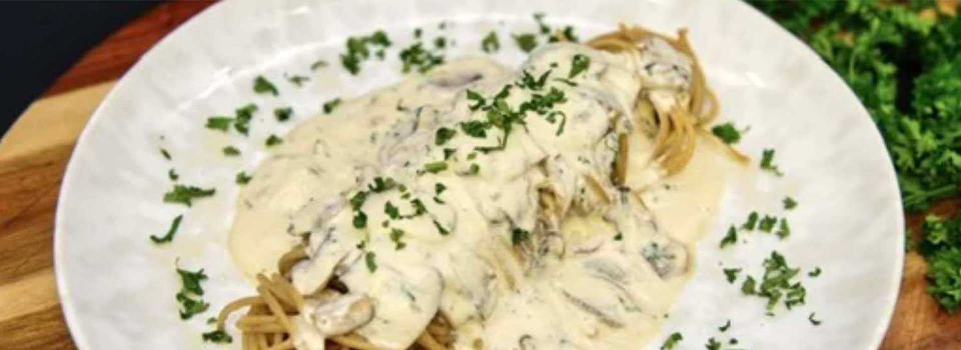 Spaghetti an veganer Pilzrahmsauce