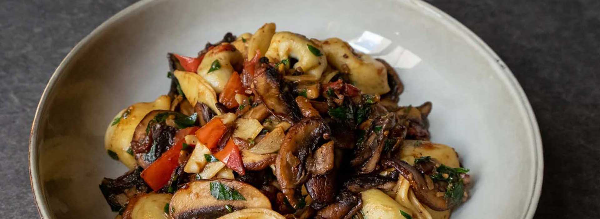 Vegane Bärlauch Gnocchi mit Pilzen