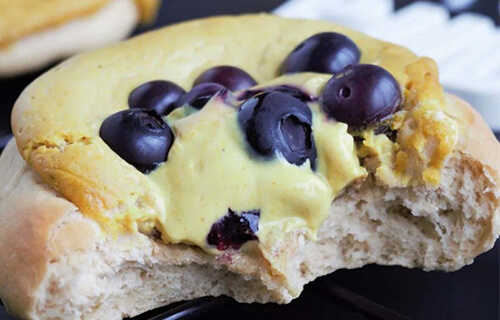 Vanillepuddingteilchen mit Heidelbeeren